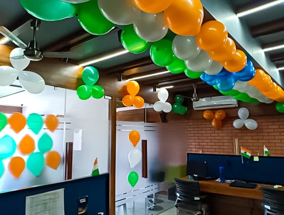 tricolour-themed-office-decor-main_1673681507.webp