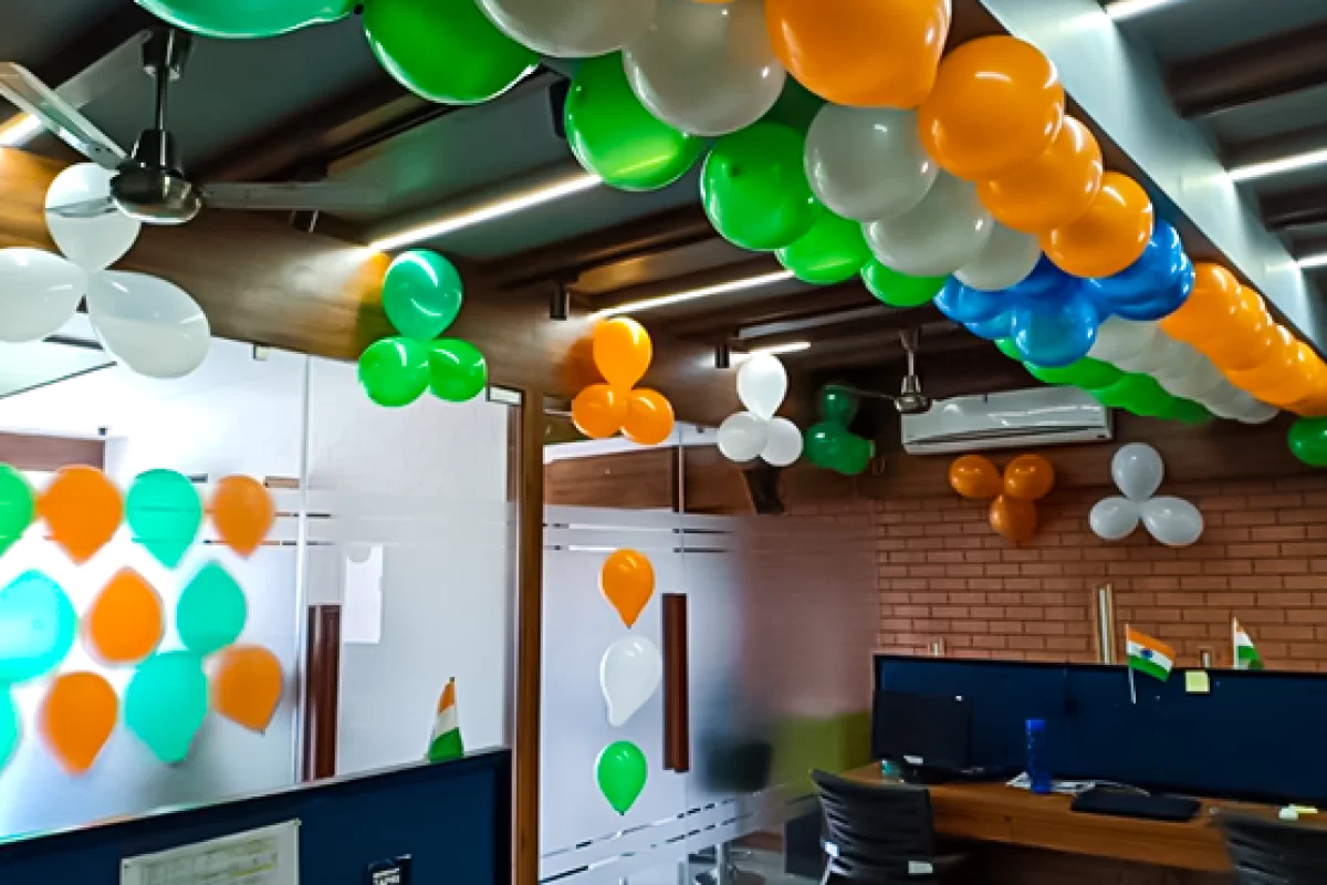 tricolour-themed-office-decor-main_1673681507.webp